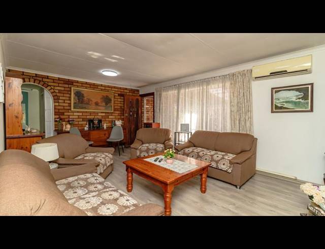 3 BEDROOM HOUSE FOR SALE IN ILLIONDALE